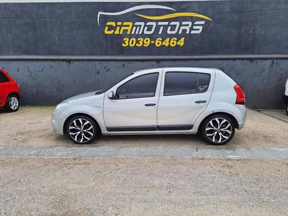 RENAULT SANDERO 1.0 EXPRESSION 16V FLEX 4P MANUAL RENAULT SANDERO 1.0 EXPRESSION 16V FLEX 4P MANUAL